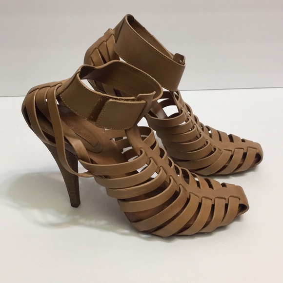 BCBGMAXAZRIA Heel Shoes with straps. Size 8